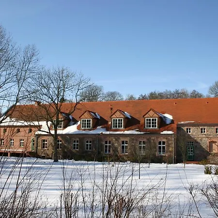 Am Schloss Wolfshagen