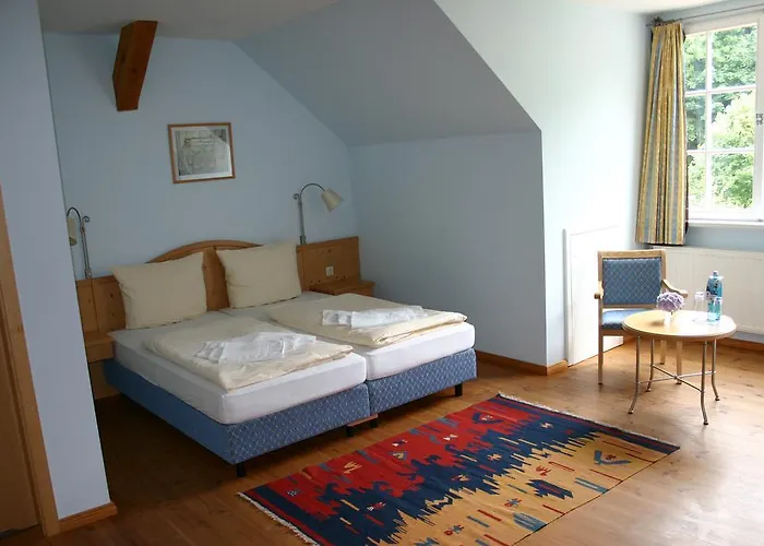 Am Schloss Wolfshagen 3*